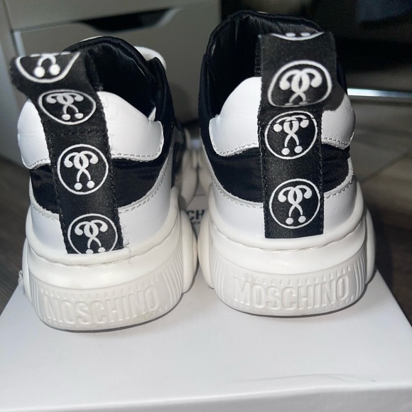 Moschino Double Question Mark logo-adorned Teddy shoes - Picture 4 of 9